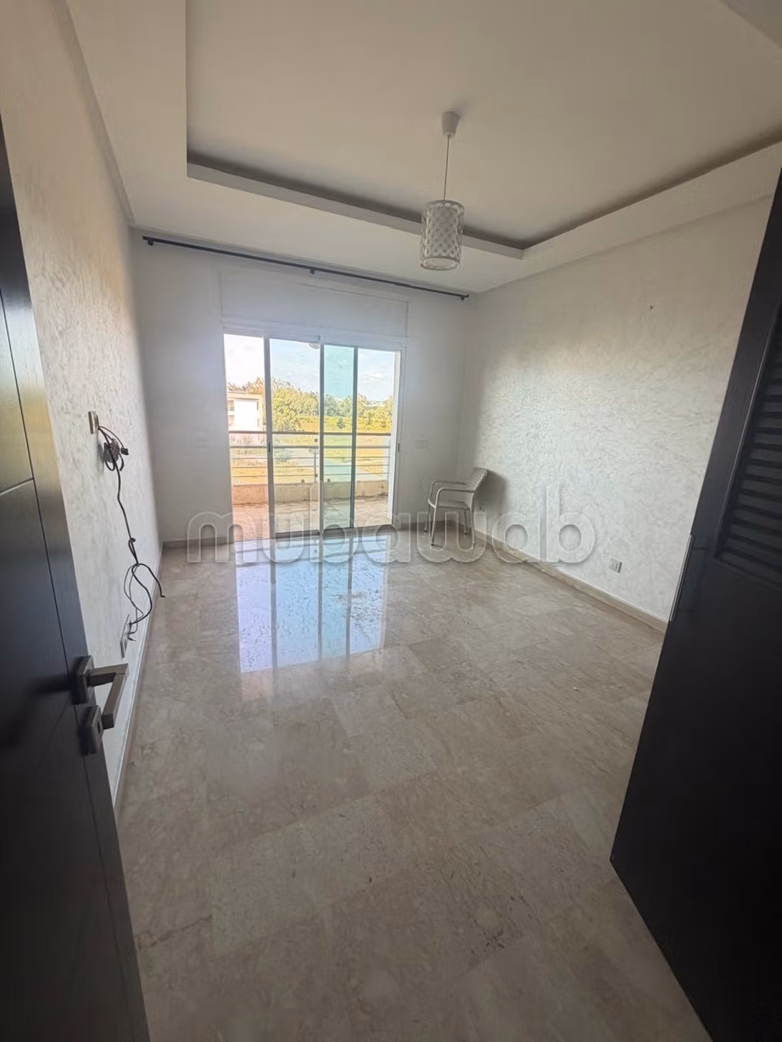 Vend appartement à Riyad. Surface totale 326 m². Salon Marocain et antenne parabolique