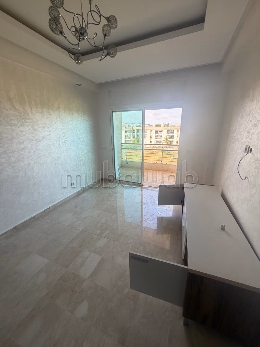 Vend appartement à Riyad. Surface totale 326 m². Salon Marocain et antenne parabolique