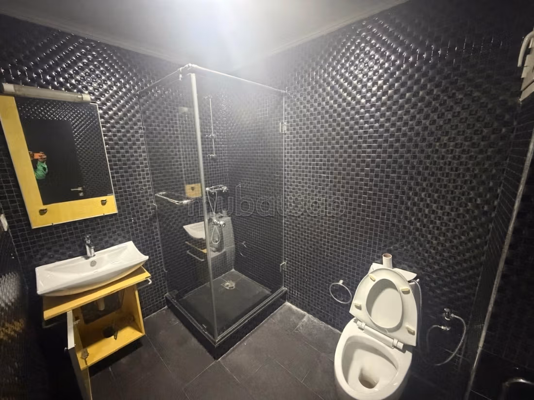 Vend appartement à Riyad. Surface totale 326 m². Salon Marocain et antenne parabolique