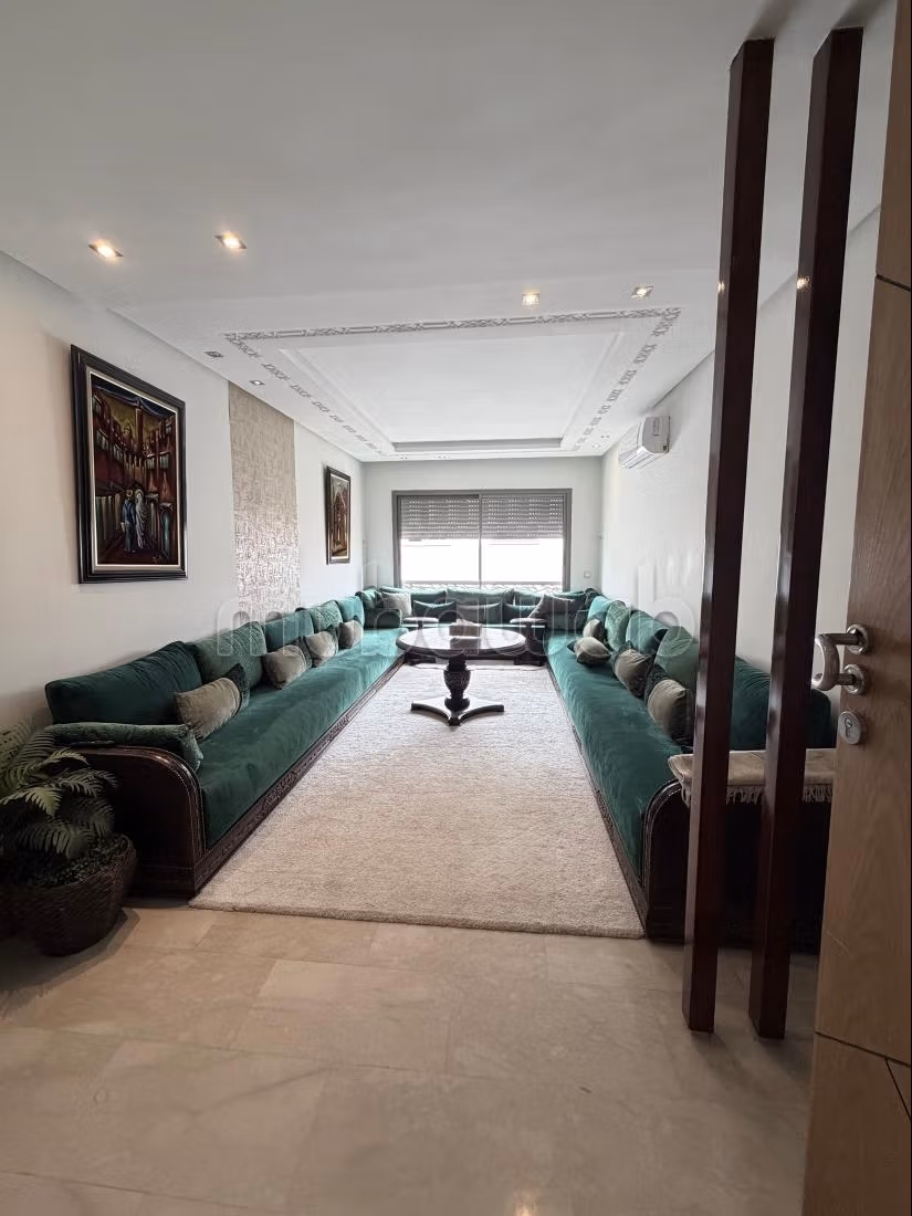 Vend appartement à Belvédère. 
3 belles chambres. 
Porte blindée, sécurité