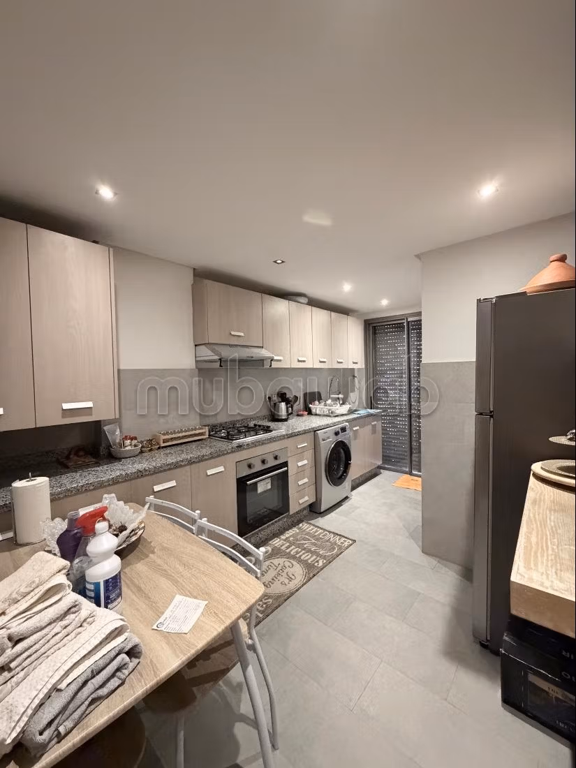 Vend appartement à Belvédère. 
3 belles chambres. 
Porte blindée, sécurité — 3