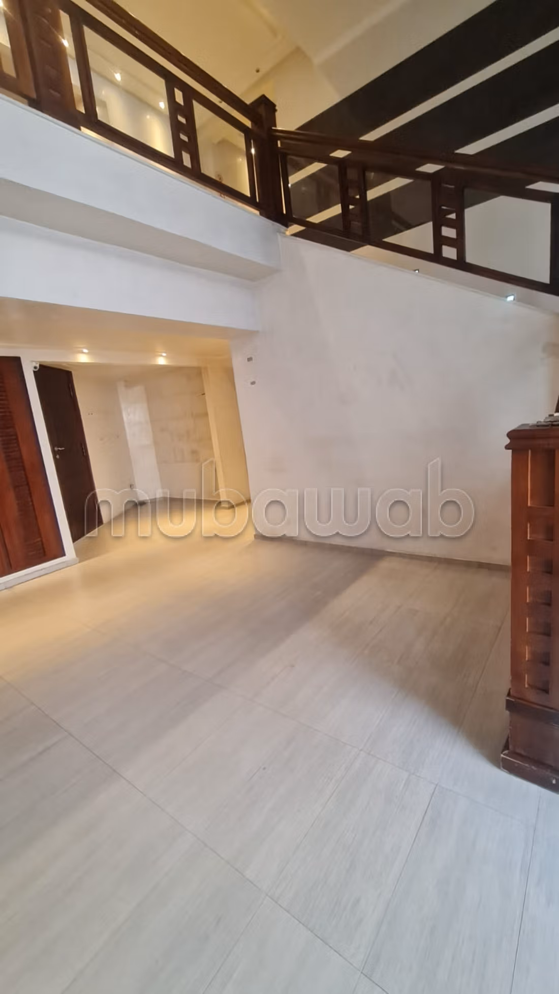2 Mars – Local comercial de esquina en venta