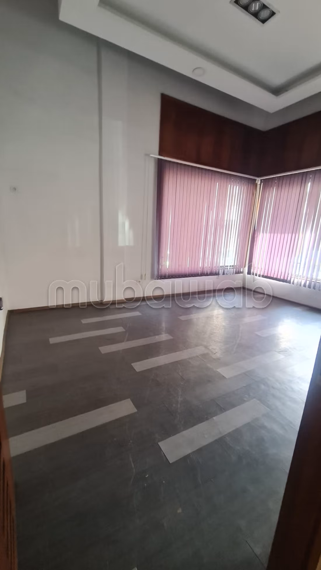 2 Mars – Local comercial de esquina en venta