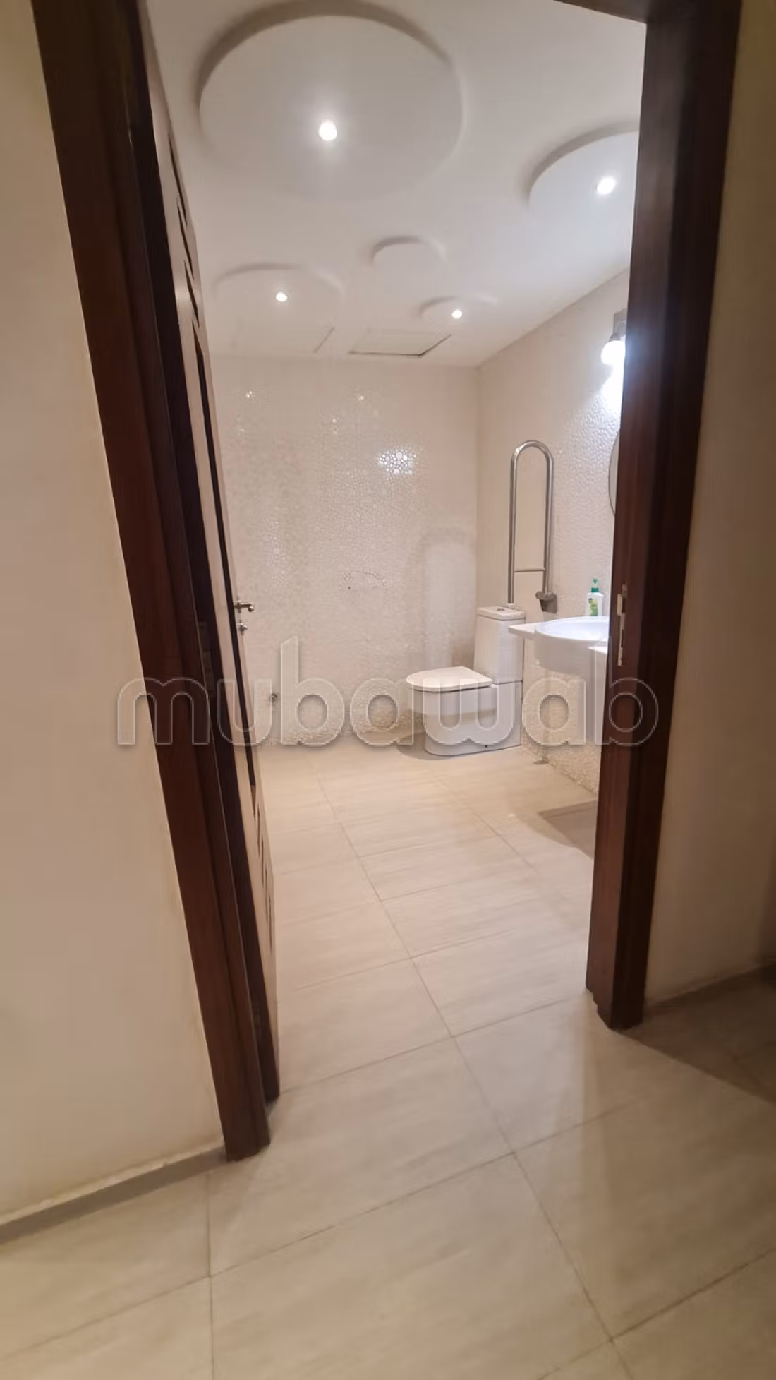 2 Mars – Local comercial de esquina en venta