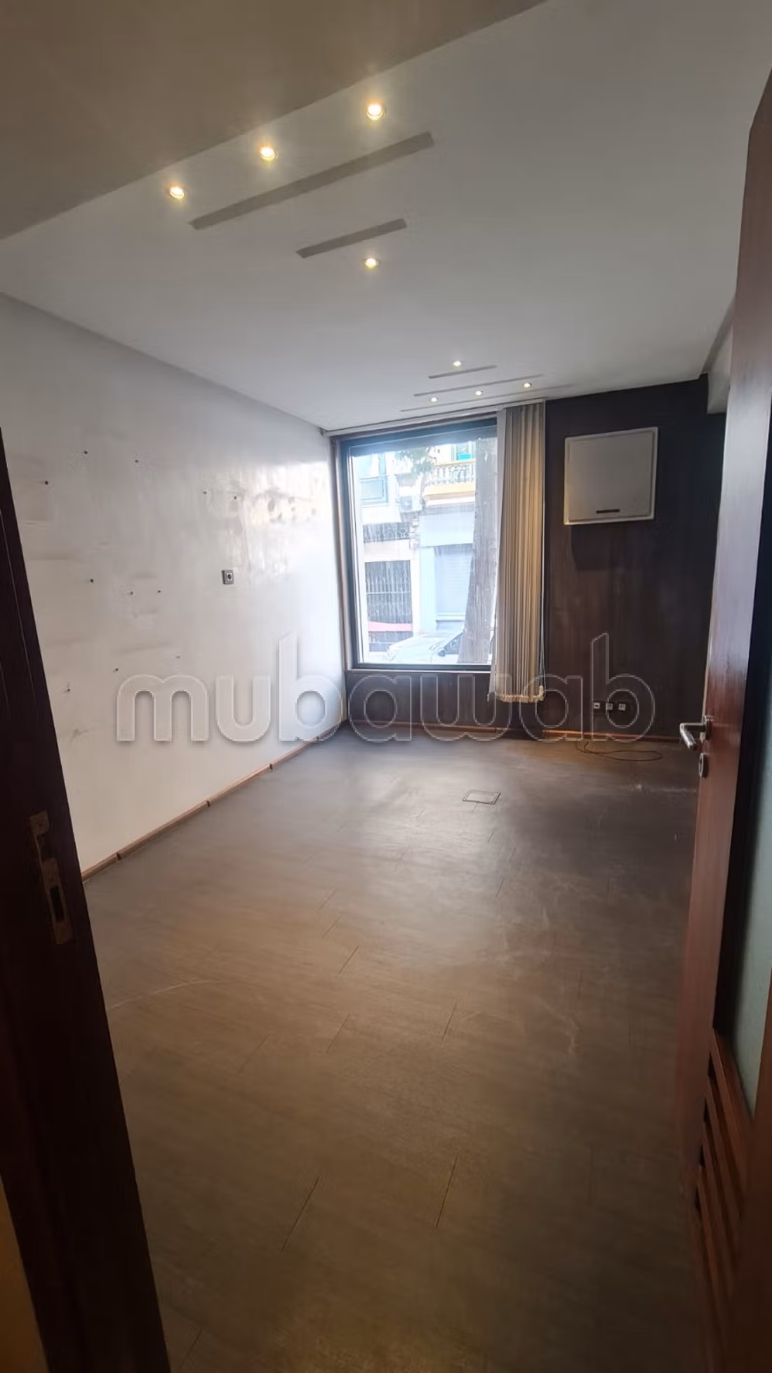 2 Mars – Local comercial de esquina en venta