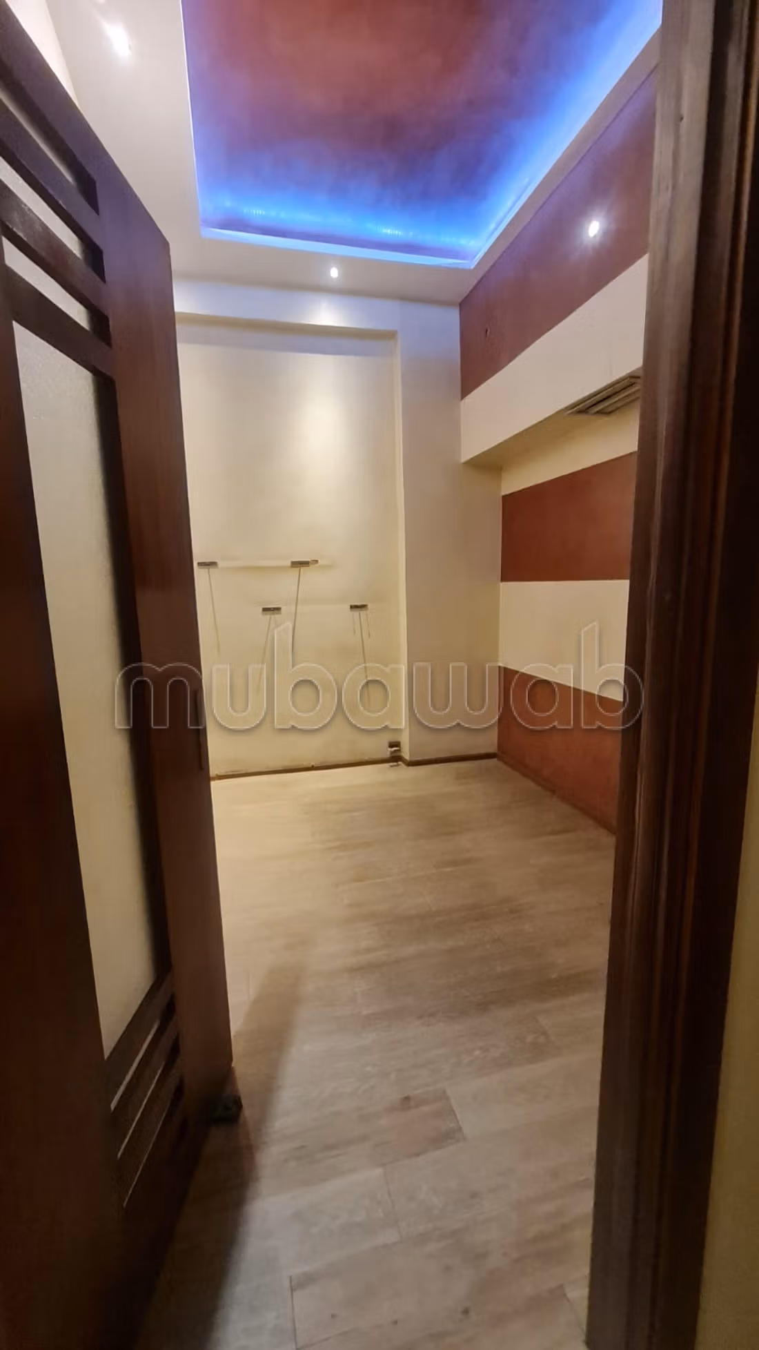 2 Mars – Local comercial de esquina en venta