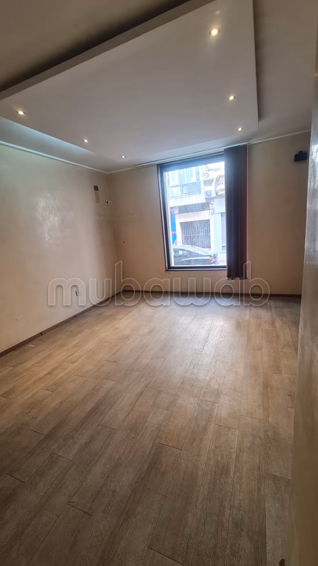 2 Mars – Local comercial de esquina en venta