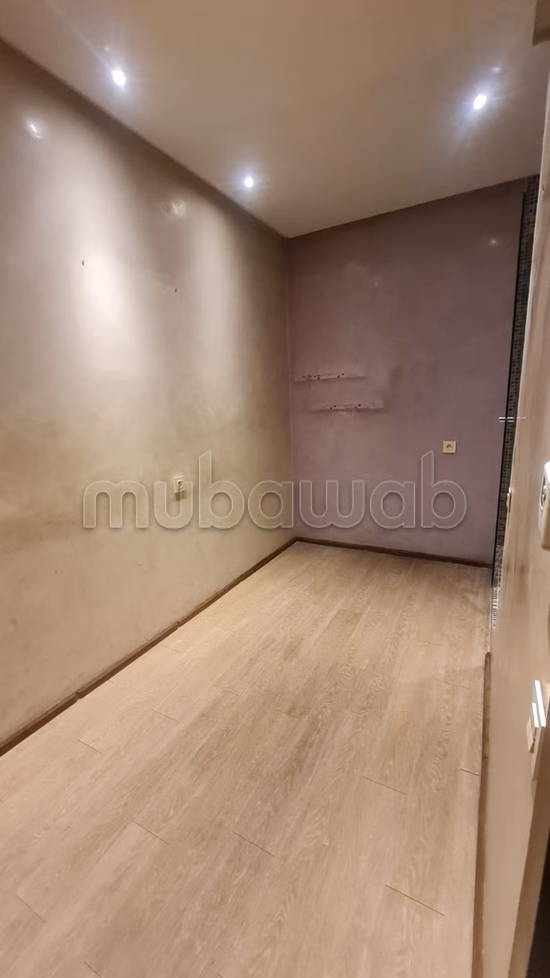 2 Mars – Local comercial de esquina en venta