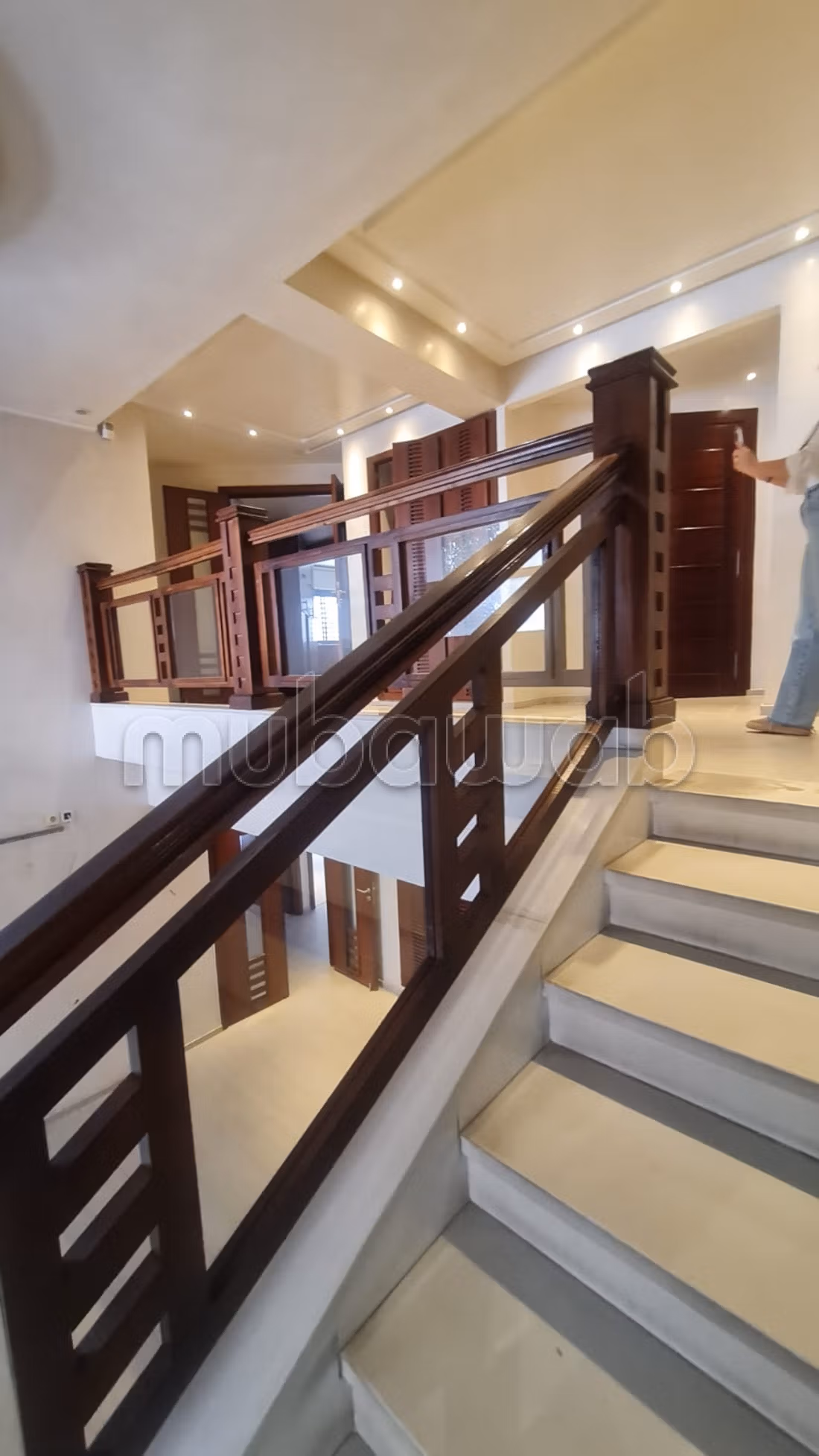 2 Mars – Local comercial de esquina en venta