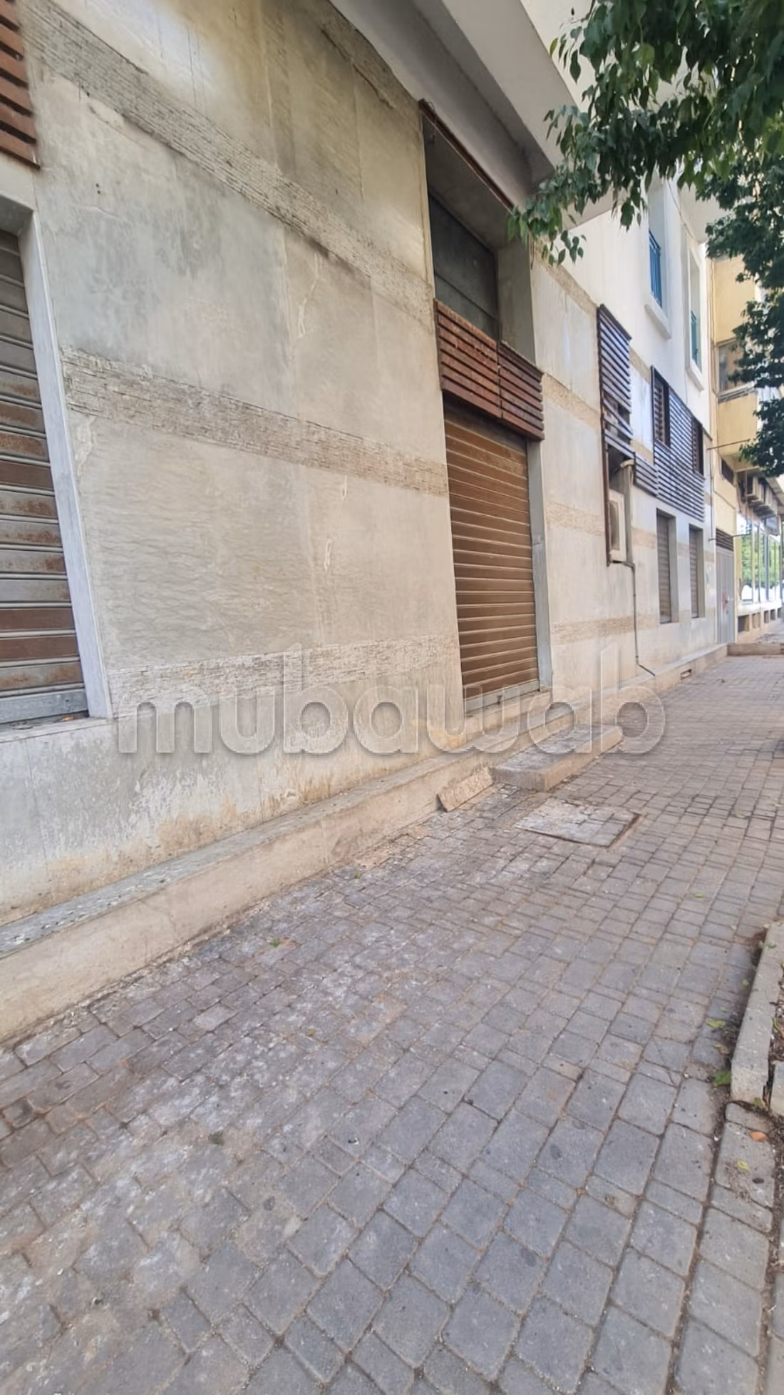 2 Mars – Local comercial de esquina en venta