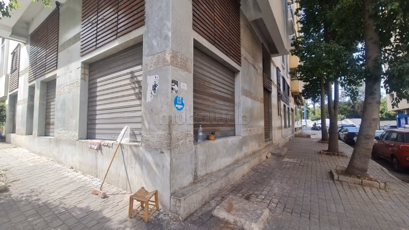 2 Mars – Local comercial de esquina en venta