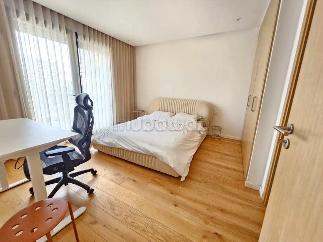 Spacious studio on the upper floor
