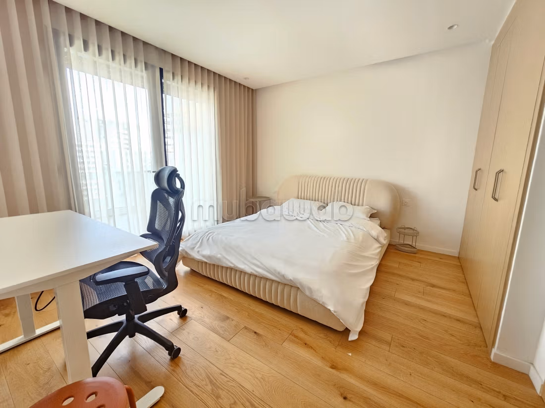 Spacious studio on the upper floor