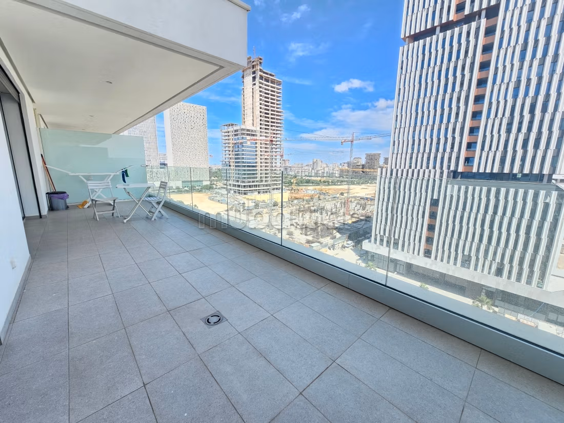 Spacious studio on the upper floor