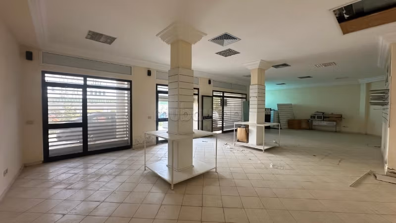 Spazio commerciale in affitto