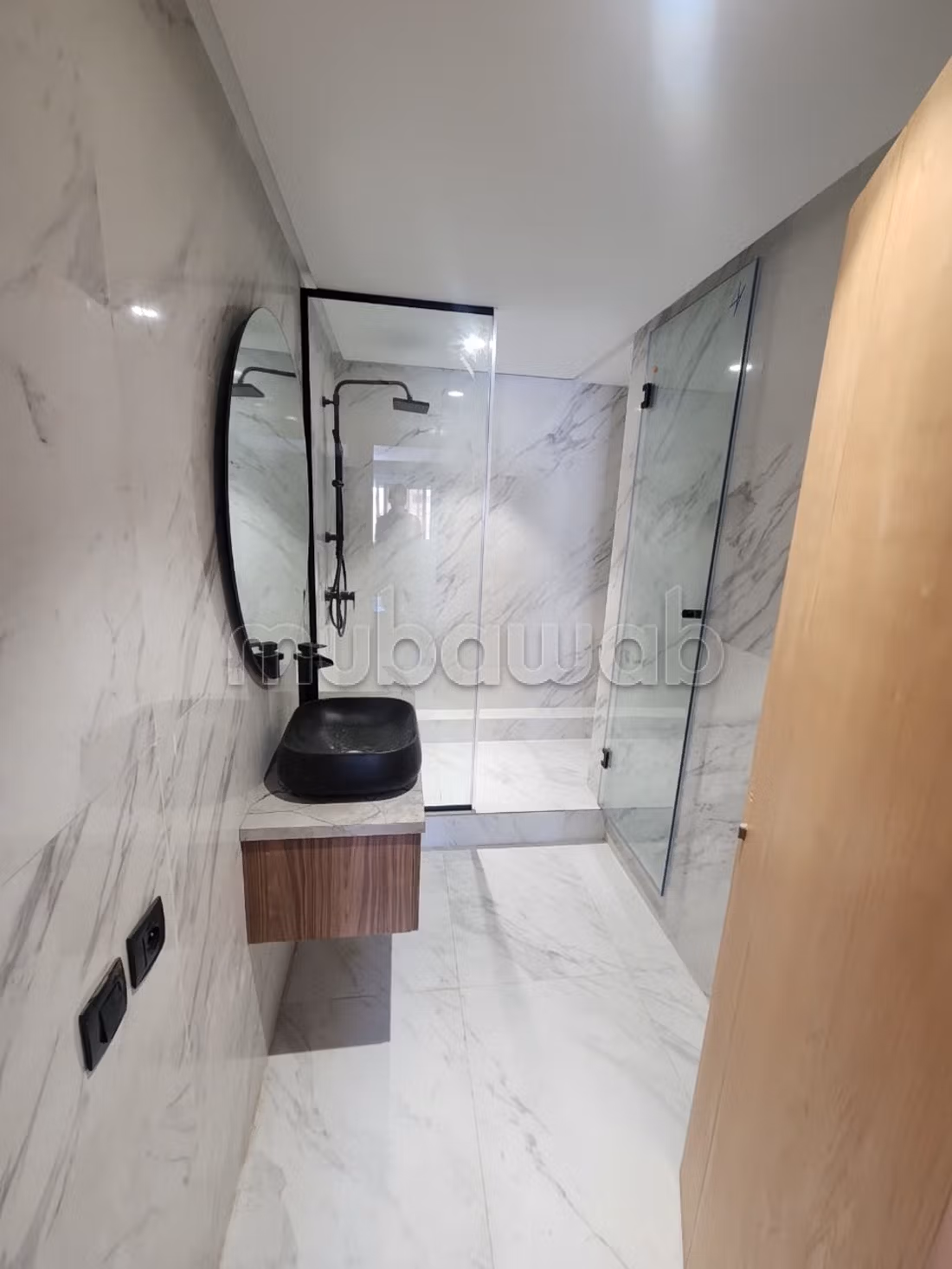 Rare Triplex plein Triangle d'or moderne ROOFTOP