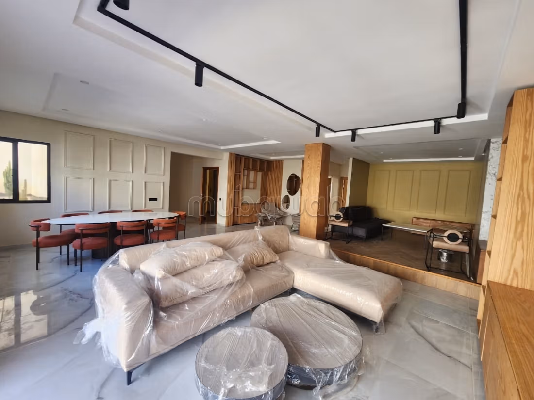 Rare Triplex plein Triangle d'or moderne ROOFTOP