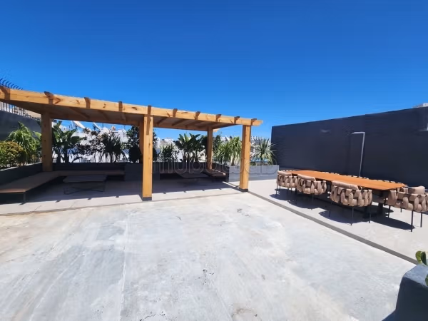 Rare Triplex plein Triangle d'or moderne ROOFTOP