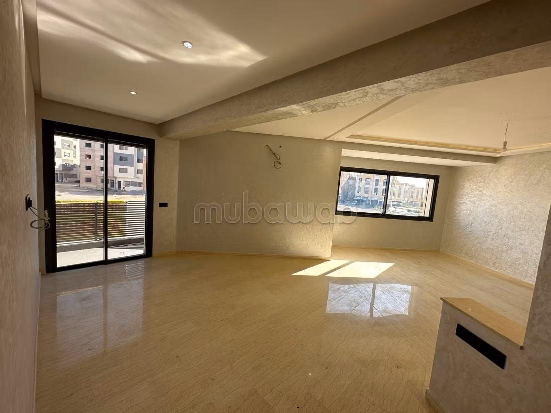Vente d'un bel appartement à Victoria. 
Surface de 101 m². 
Résidence avec concierge