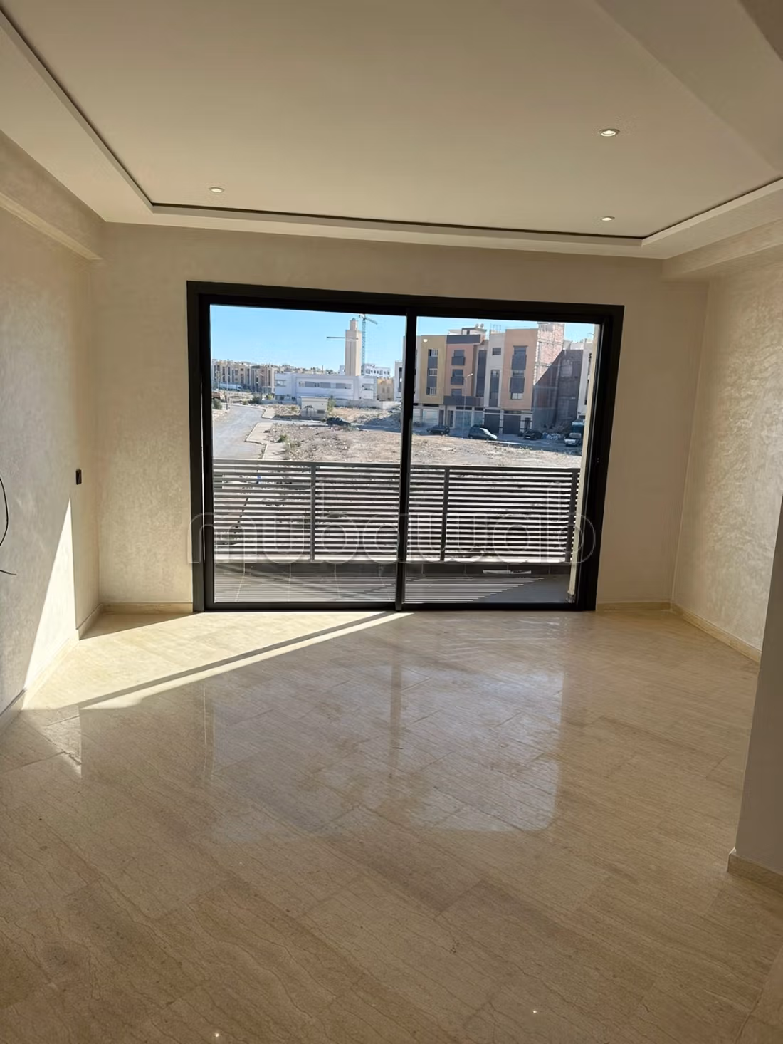 Vente d'un bel appartement à Victoria. 
Surface de 101 m². 
Résidence avec concierge