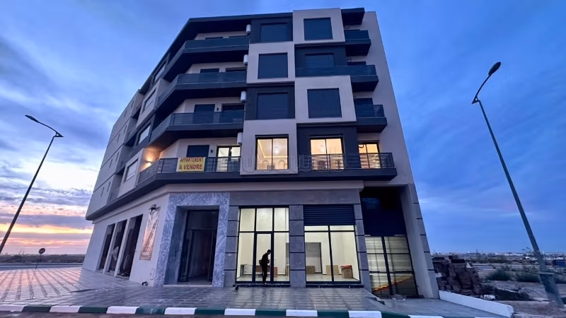 Vente d'un bel appartement à Victoria. 
Surface de 101 m². 
Résidence avec concierge