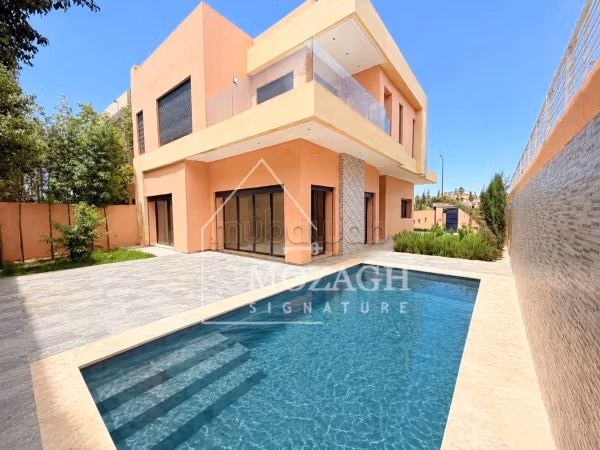 Te huur: villa's en luxe woningen in Hay Targa. Totale oppervlakte 450 m². Zwembad aanwezig