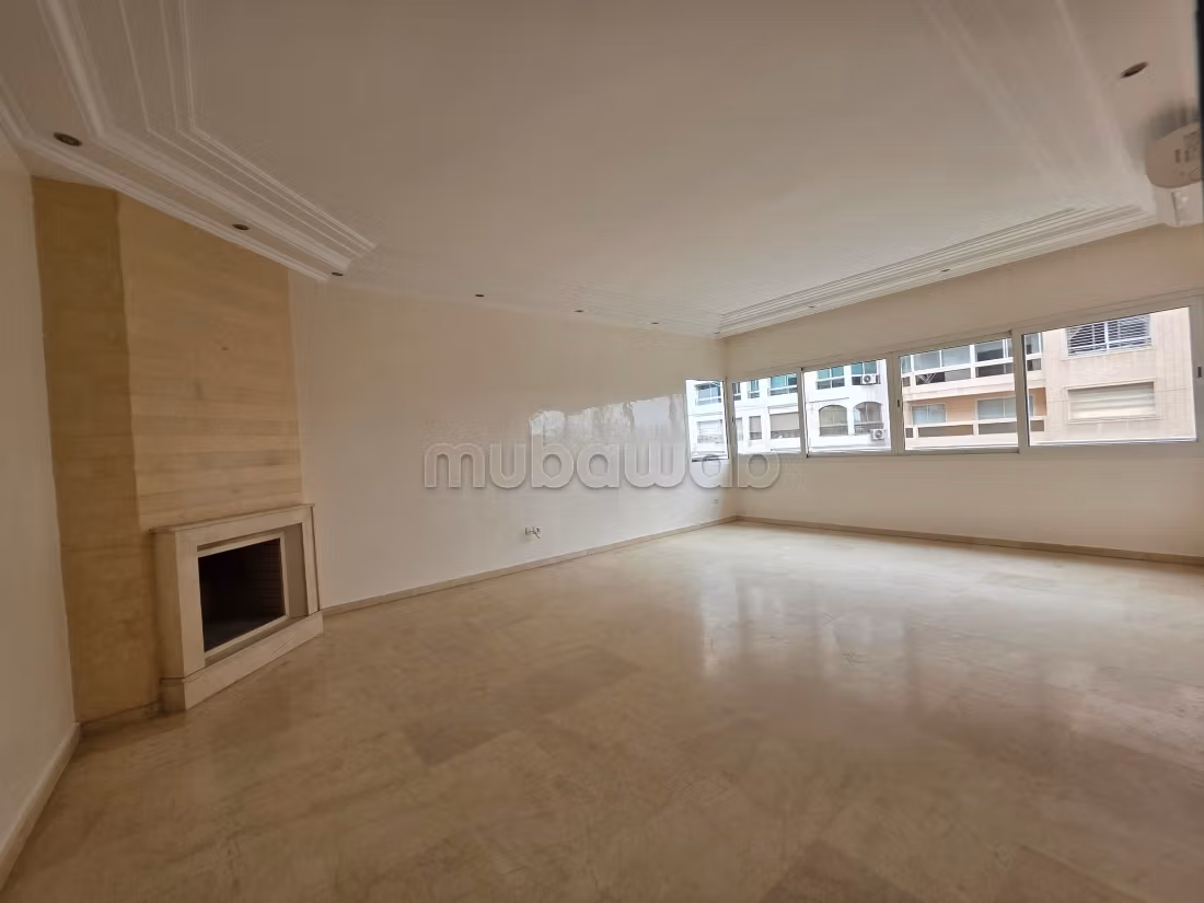 Appartement traversant bien placé au Triangle d'Or