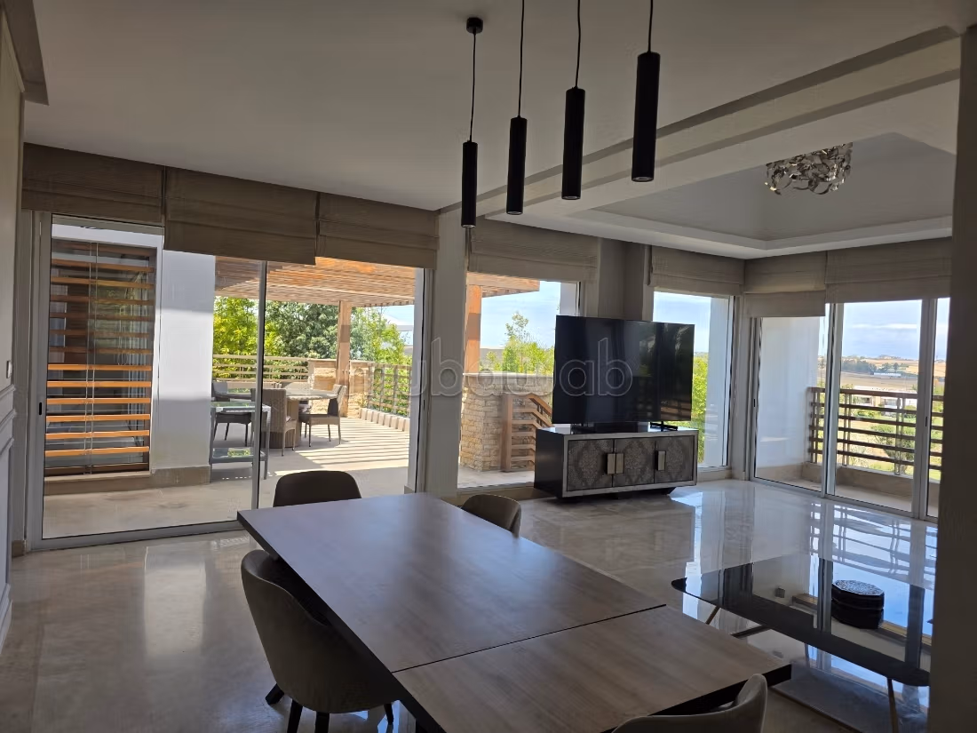 Verfijnde moderne villa aan de golfbaan in de Groene Stad