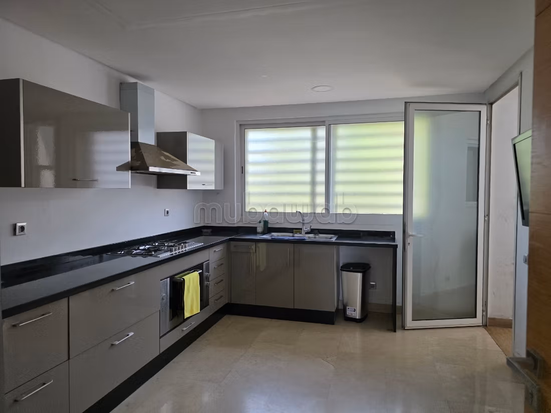 Verfijnde moderne villa aan de golfbaan in de Groene Stad