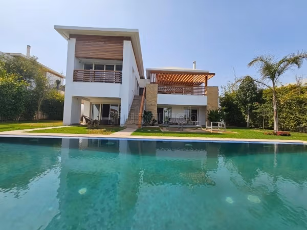 Villa moderne raffinée Front Golf à la Ville Verte