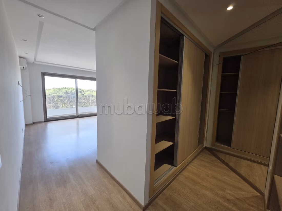 Penthouse apartment without overlooking