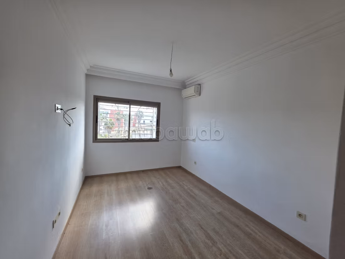 Penthouse apartment without overlooking