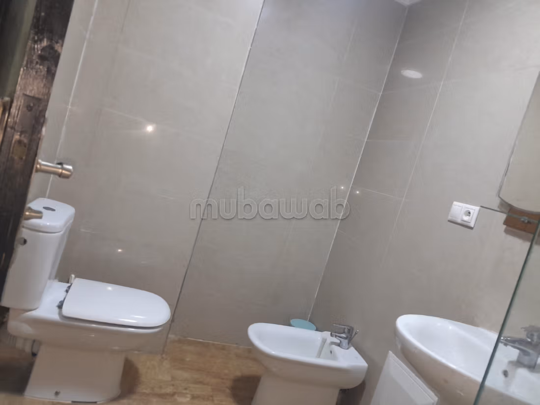 Vendita appartamento. 2 camere da letto. Terrazzo e giardino