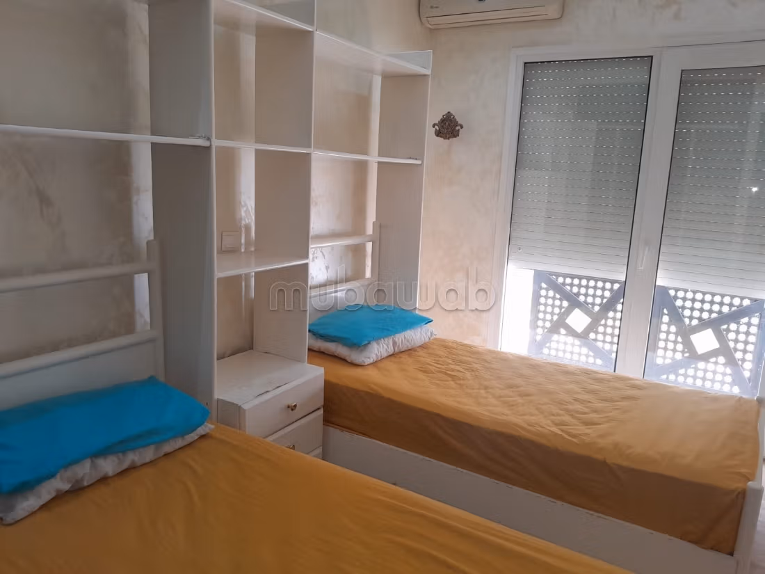 Vendita appartamento. 2 camere da letto. Terrazzo e giardino