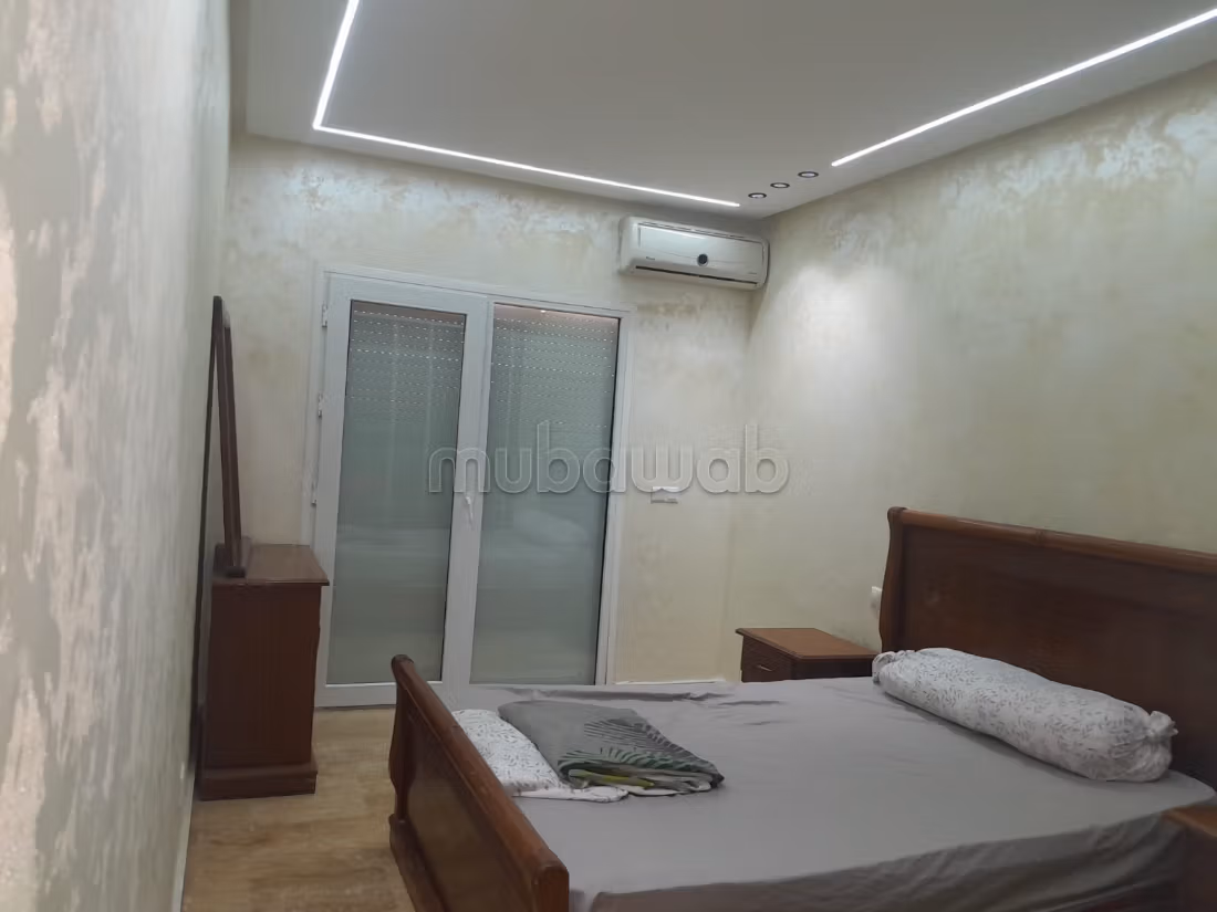 Vendita appartamento. 2 camere da letto. Terrazzo e giardino