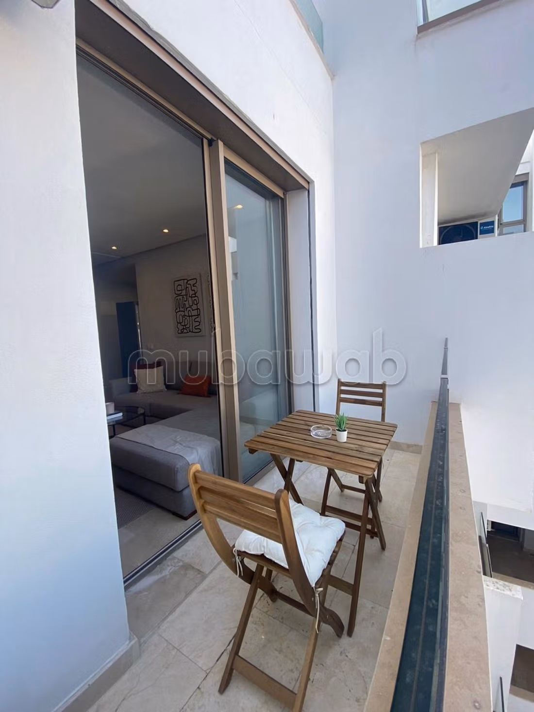 Studio meublé côté racine avec terrasse