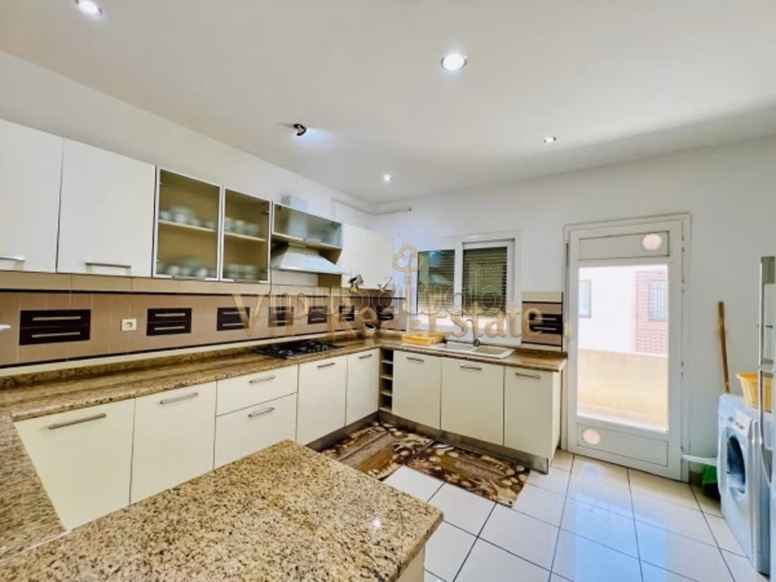 A Vendre un Appartement s3 au lac 2