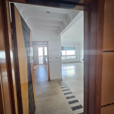 Luxe appartement van 114m2 aan de buitenkant met garage