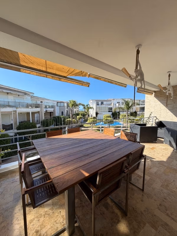 Appartement à l'achat à Dar Bouazza. 
3 pièces confortables. 
Meublé