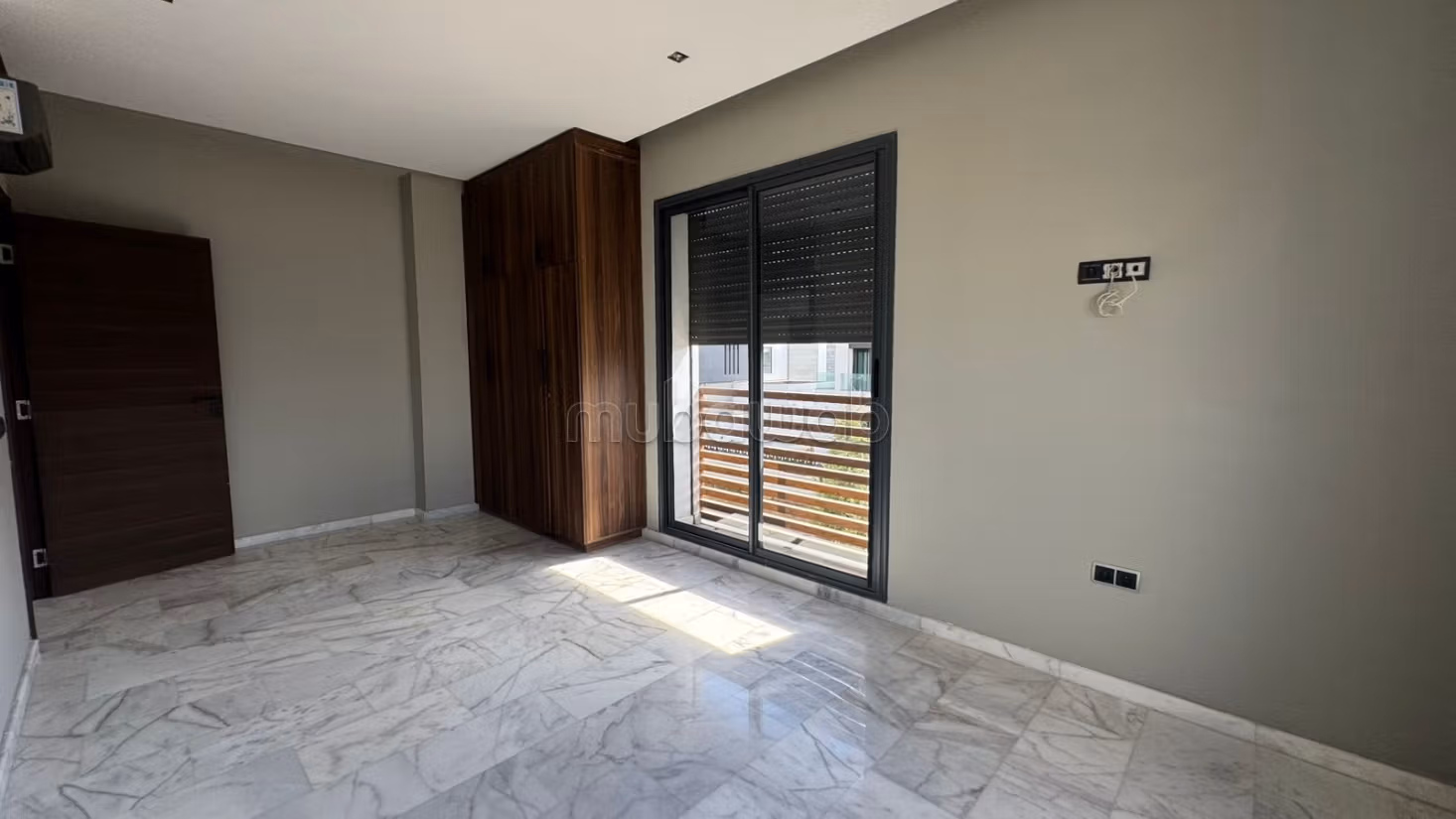 Villa moderne avant le premier Macdo Darb