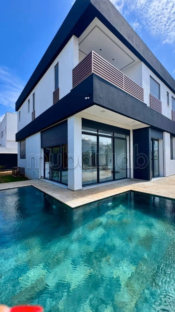 Villa moderne avant le premier Macdo 
Darb