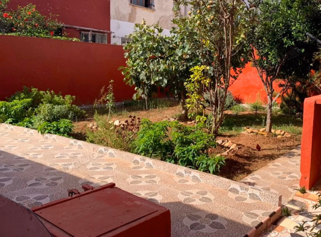 2-Story Villa with Garden
