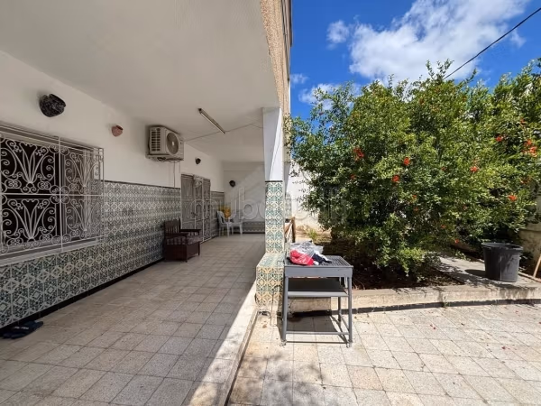 Rez de chaussée s3 de 250m2 à cité nozha ariana