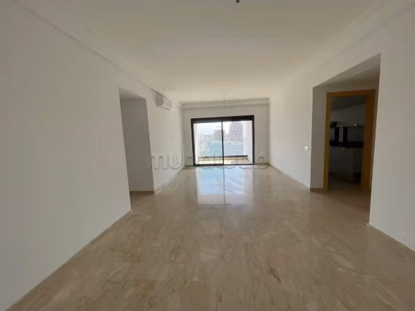 Bel appartement 3 chambres vide 
cfc étage élevé