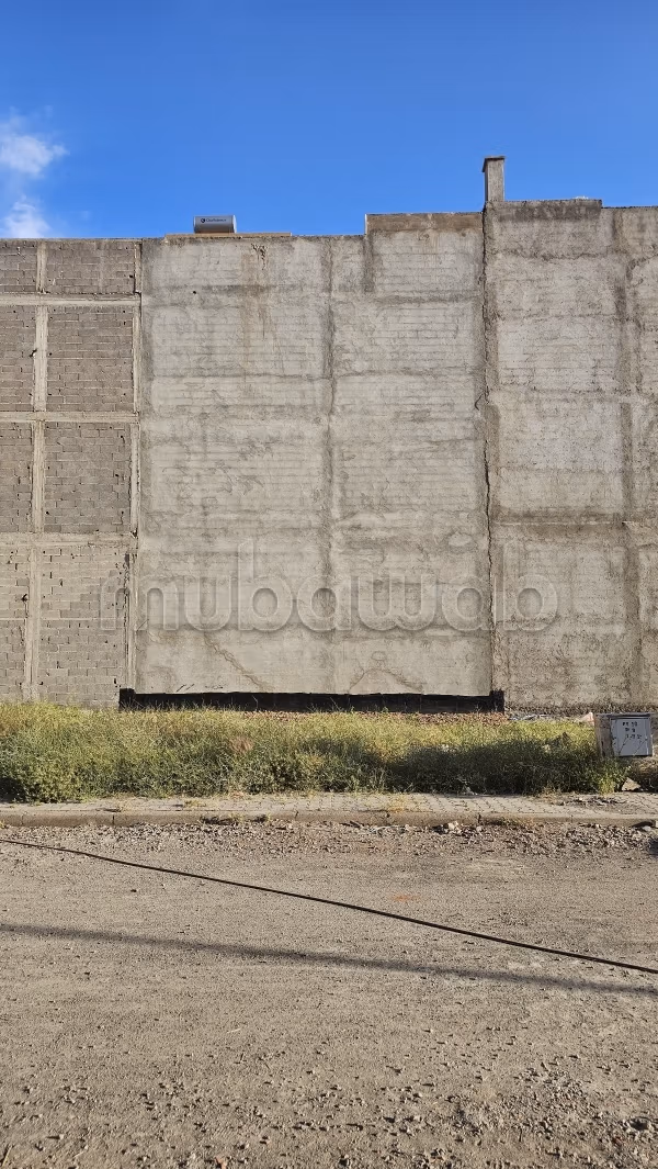 بقعة 83m2 شبه تجارية 
2 طوابق