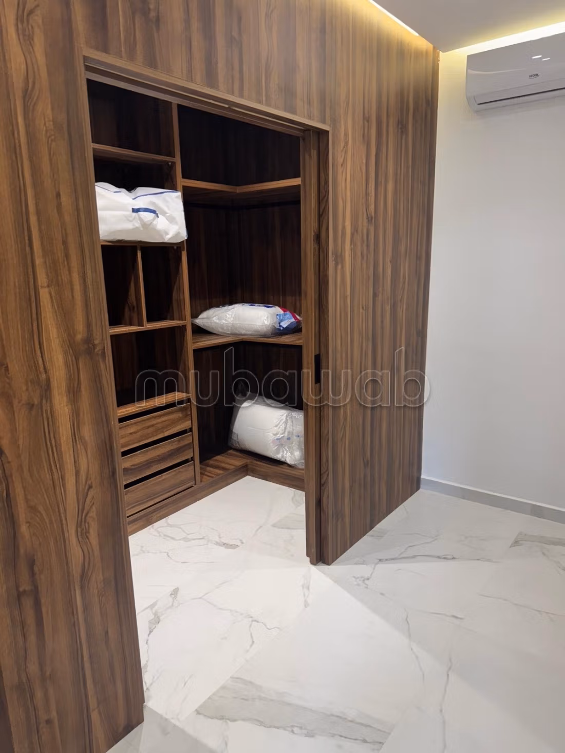 Huren: villa's en luxe woningen in Centre. 3 Kamers. Volledig gemeubileerd