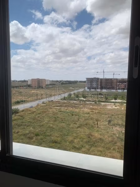 Bel appartement en location à Nouaceur. 
Surface de 112 m². 
Ascenseur et terrasse