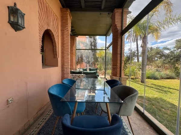 Très bel appartement en location à Route Casablanca. 
2 belles chambres. 
Meublé