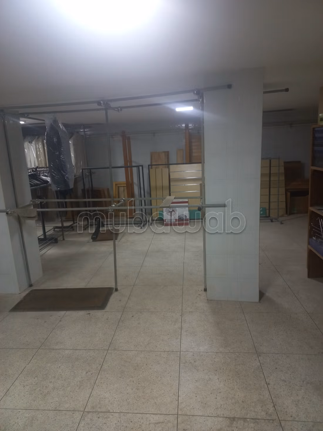 Local commercial en location en Centre ville.
Surface de 140 m².
Climatisation
