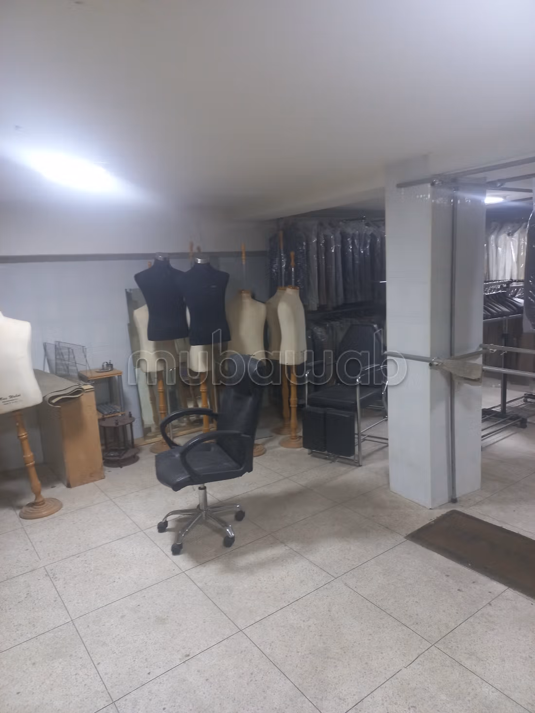 Local commercial en location en Centre ville.
Surface de 140 m².
Climatisation